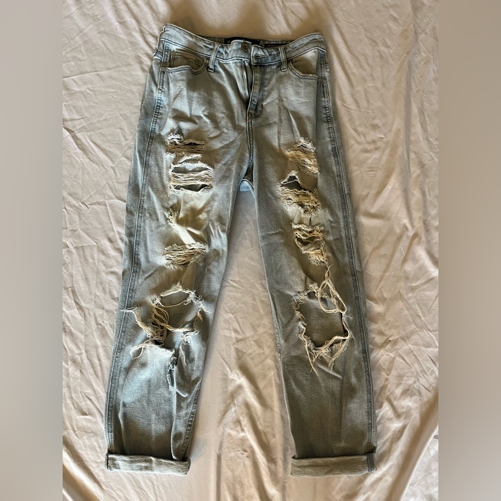 Hollister ripped high rise mom jeans size 27
